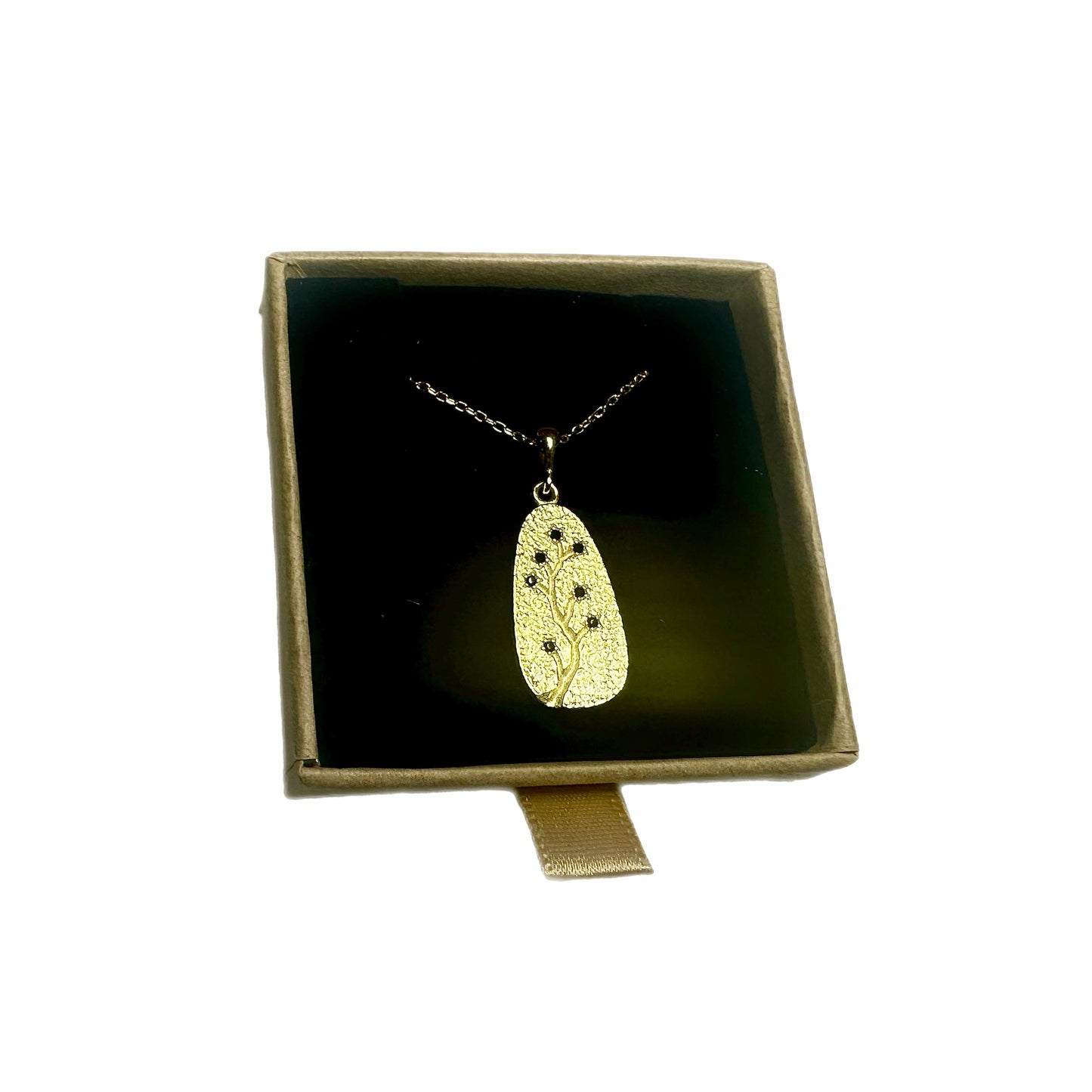 Beauty tree necklace
